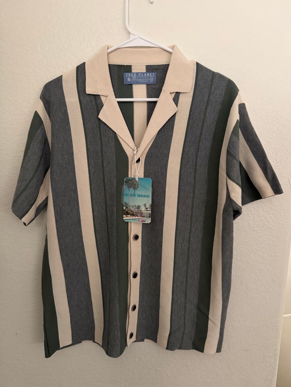 NWT Free Planet Men’s Striped Knit Camp Collar Button-Up Shirt Size Small